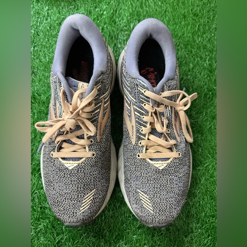 Brooks Women’s Gray and Tan Running Shoes Size 8.5